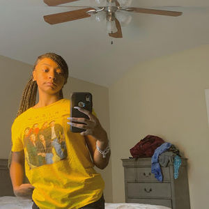 Meet your Posher, Louisha